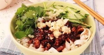 娱乐吃瓜酱天天吃面条,娱乐吃瓜酱的每日面条盛宴